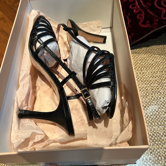 NIB Antonio Melani Black Strappy Sandals l 8.5 - Picture 3 of 4